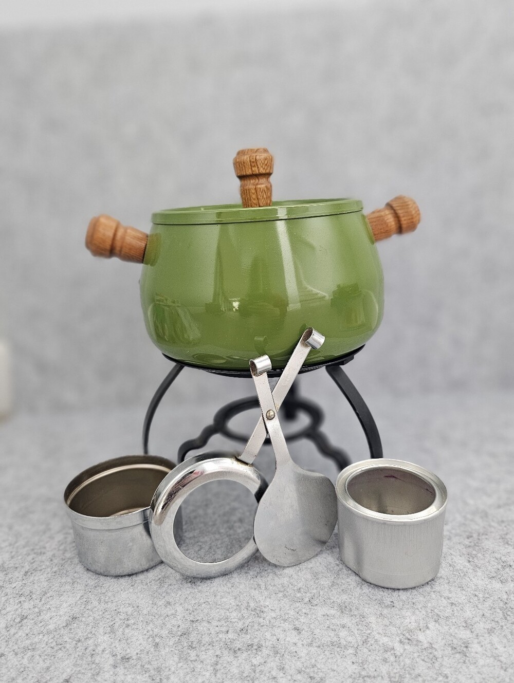 Green Fondue Pot Set with Wooden Handles - Home Kitchen